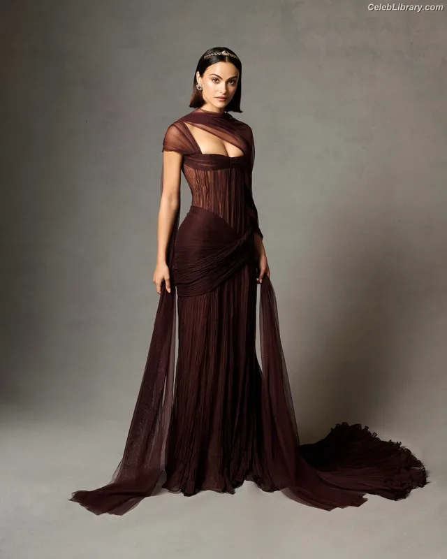 Camila Mendes photo 2 of 950