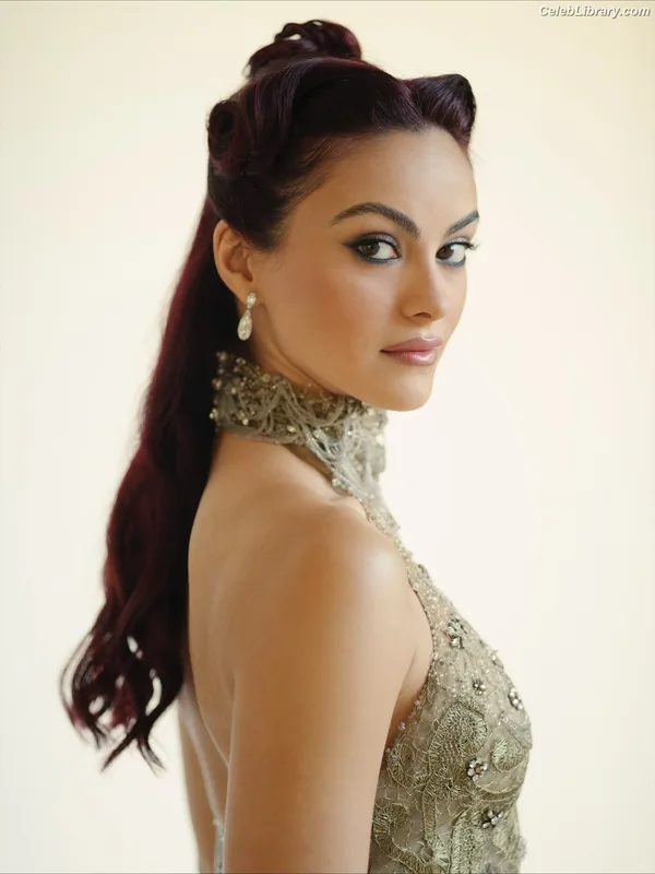 Camila Mendes photo 10 of 950