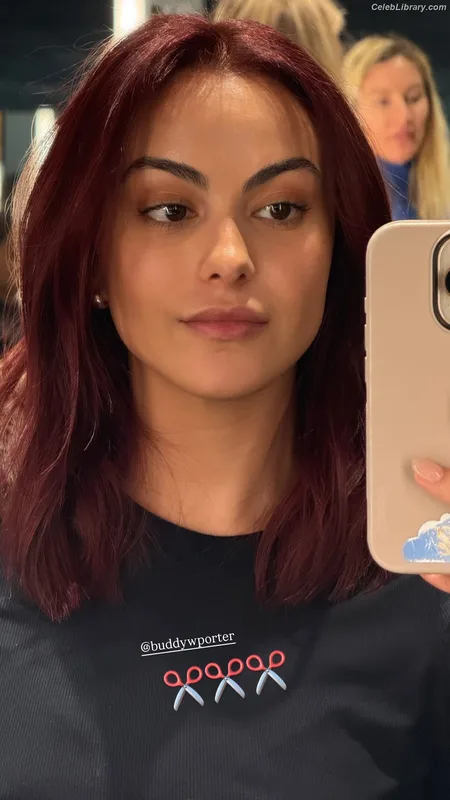 Camila Mendes photo 13 of 950