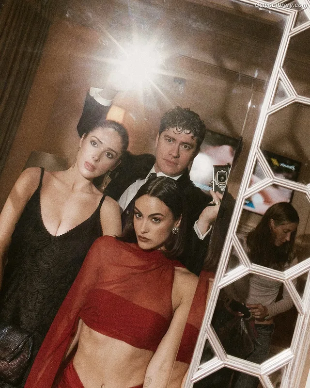 Camila Mendes photo 16 of 950
