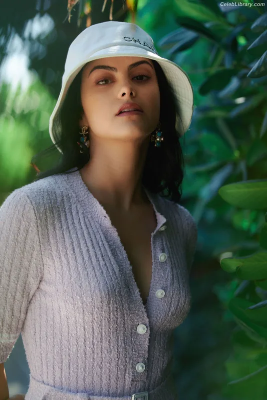 Camila Mendes photo 19 of 950