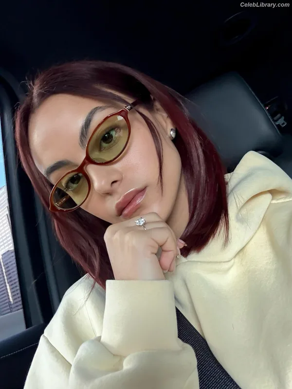 Camila Mendes photo 20 of 950