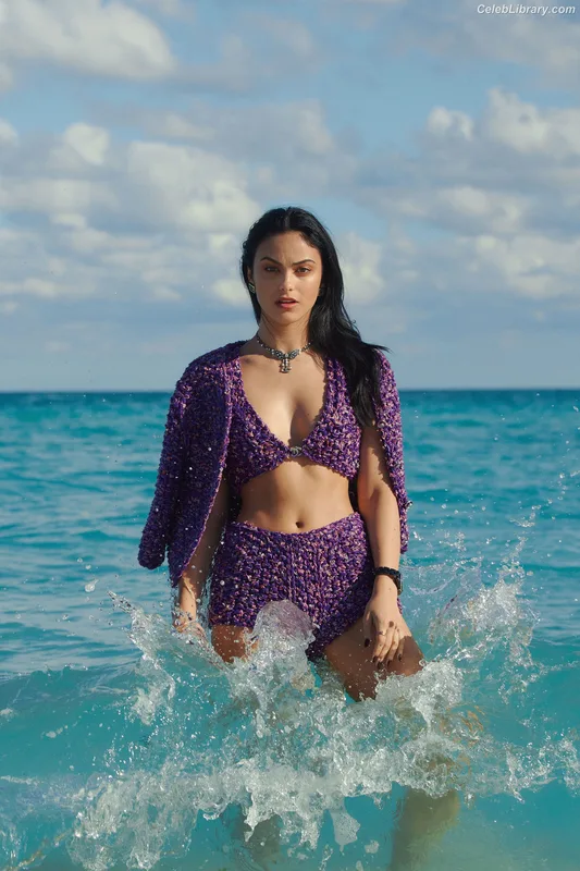 Camila Mendes photo 22 of 950