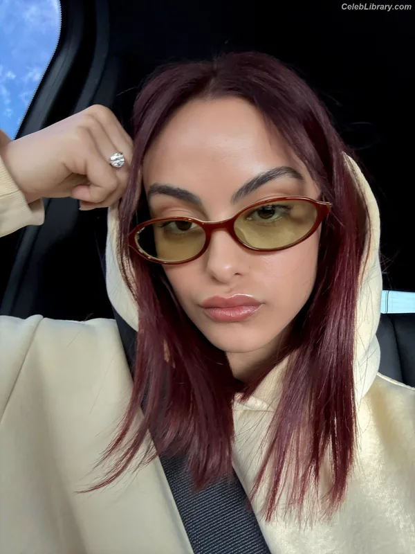 Camila Mendes photo 23 of 950