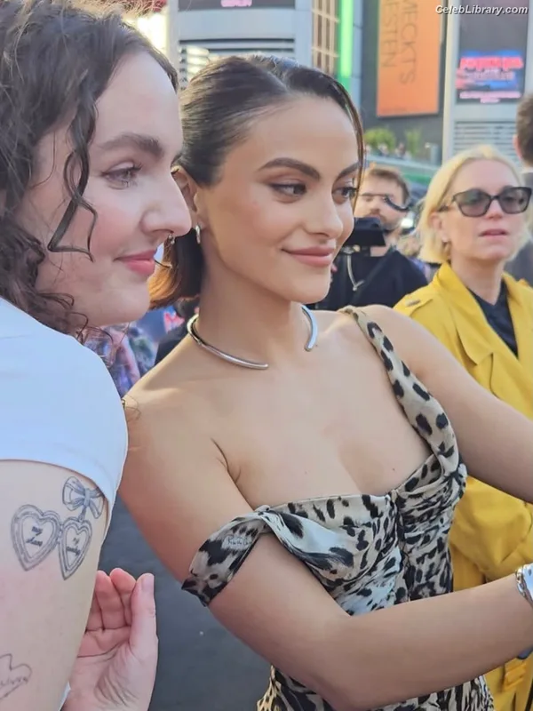 Camila Mendes photo 6 of 950