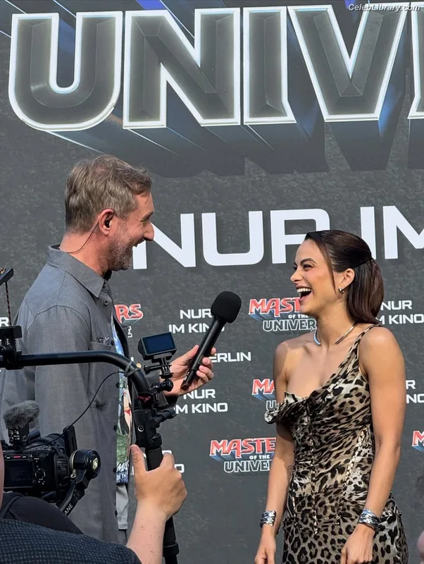 Camila Mendes photo 9 of 950