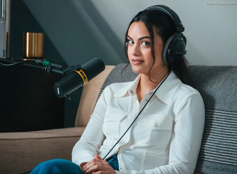 Camila Mendes photo 12 of 950