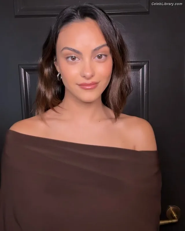 Camila Mendes photo 13 of 950