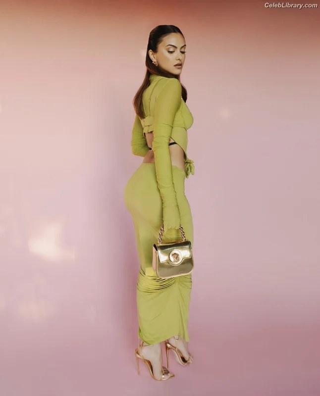 Camila Mendes photo 19 of 950