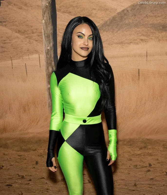 Camila Mendes photo 24 of 950