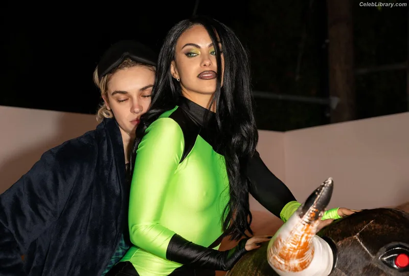 Camila Mendes photo 1 of 950