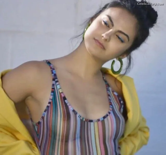 Camila Mendes photo 10 of 950