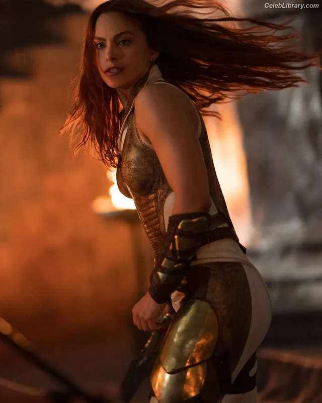 Camila Mendes photo 11 of 950
