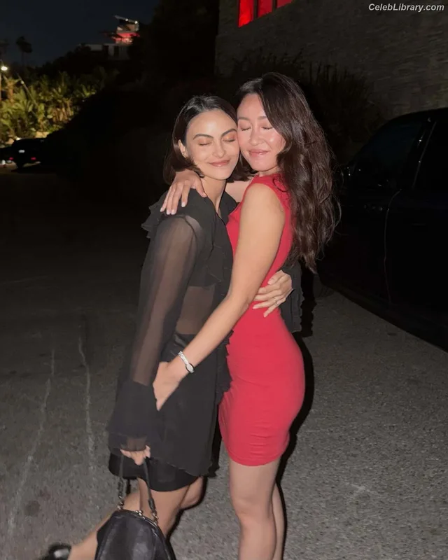 Camila Mendes photo 19 of 950