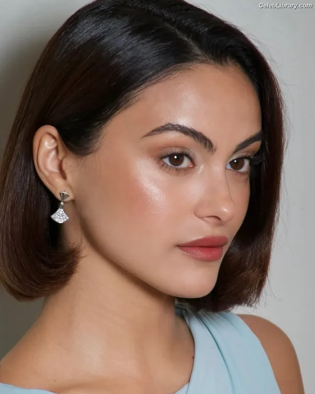 Camila Mendes photo 23 of 950