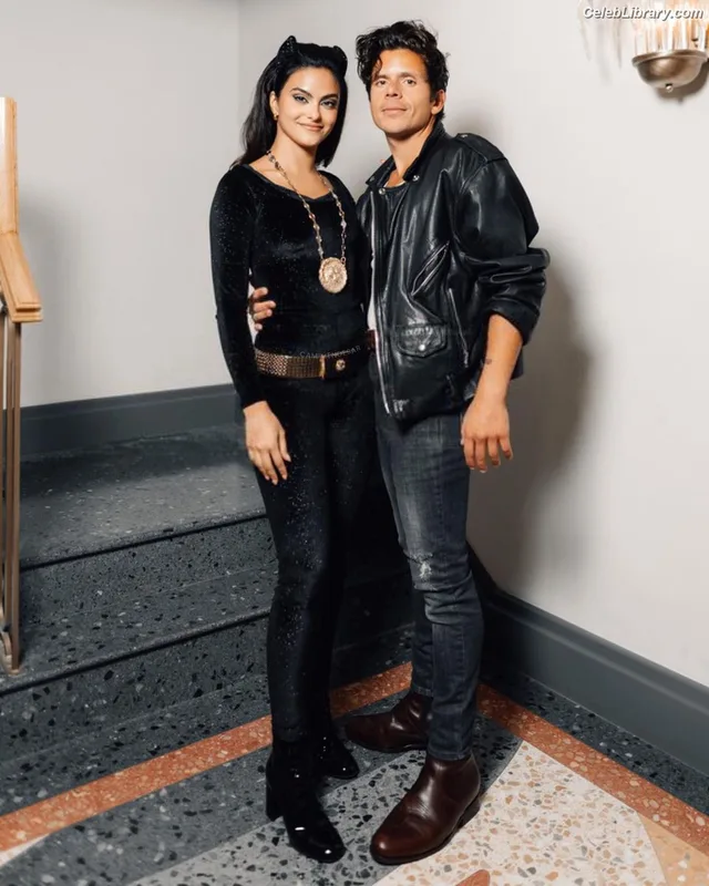 Camila Mendes photo 5 of 950