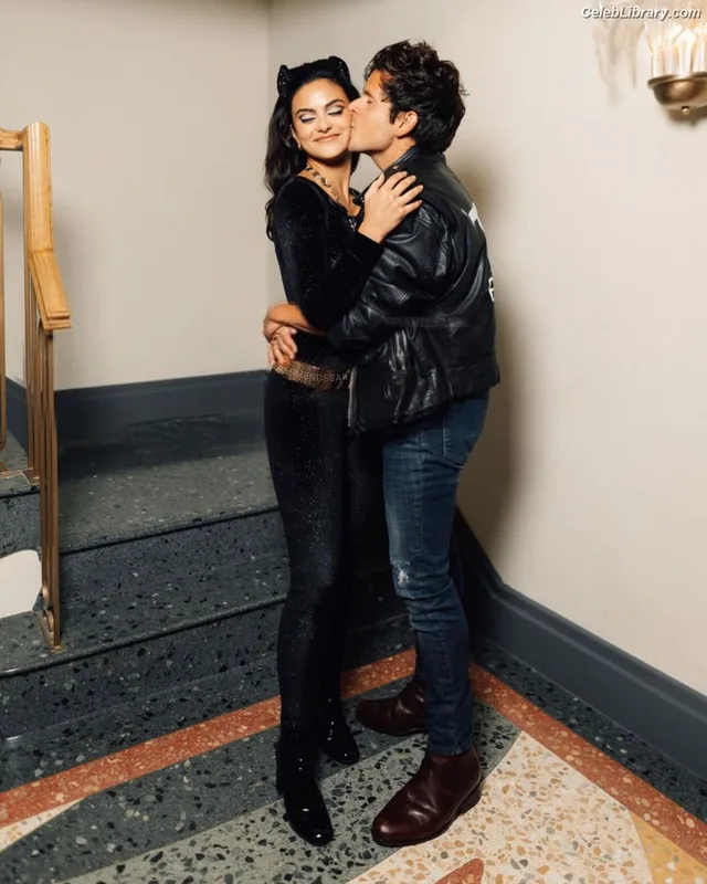 Camila Mendes photo 6 of 950