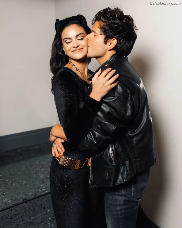 Camila Mendes photo 7 of 950