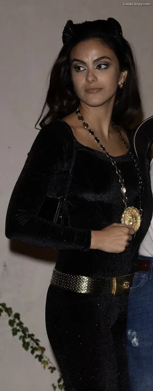 Camila Mendes photo 11 of 950