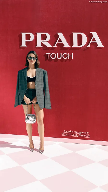 Camila Mendes photo 1 of 950
