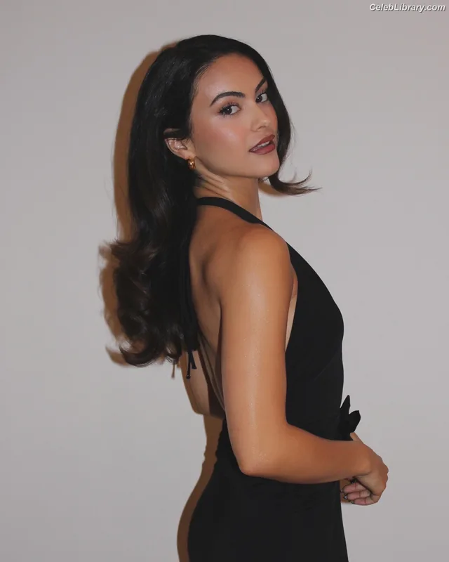 Camila Mendes photo 13 of 950
