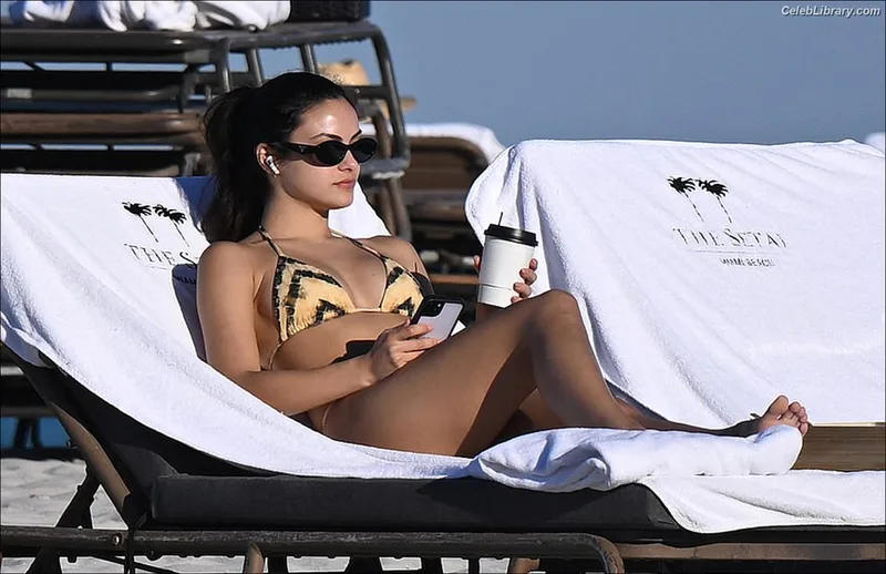 Camila Mendes photo 17 of 950