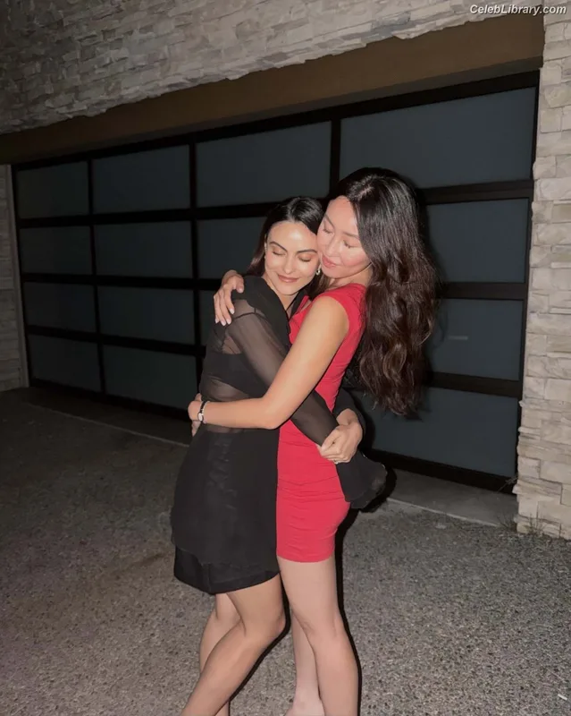 Camila Mendes photo 19 of 950