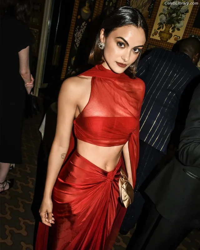 Camila Mendes photo 24 of 950