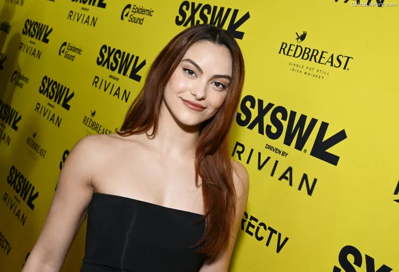 Camila Mendes photo 17 of 950