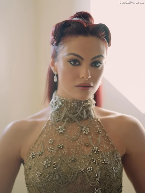 Camila Mendes photo 4 of 950