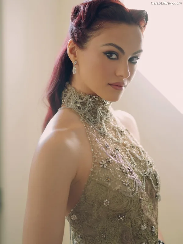 Camila Mendes photo 6 of 950