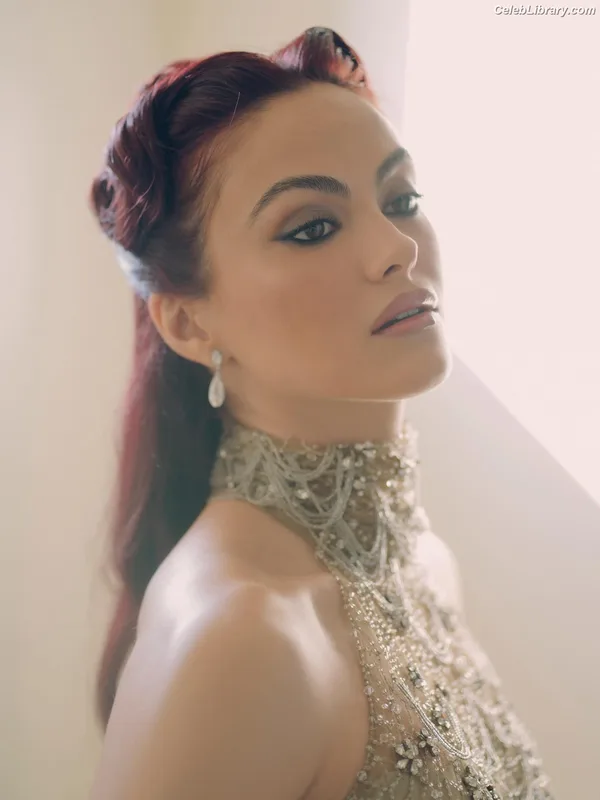 Camila Mendes photo 7 of 950