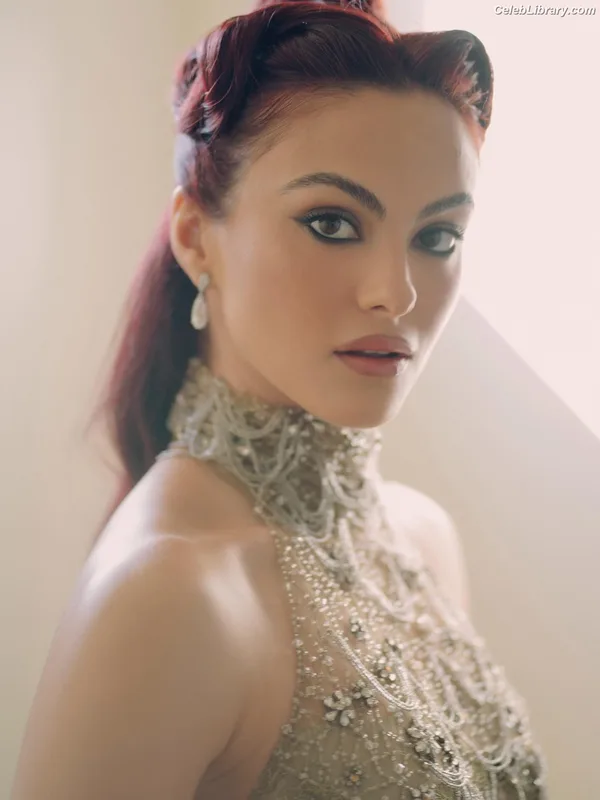 Camila Mendes photo 8 of 950