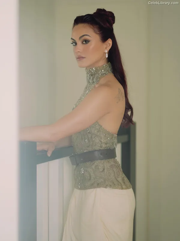 Camila Mendes photo 9 of 950