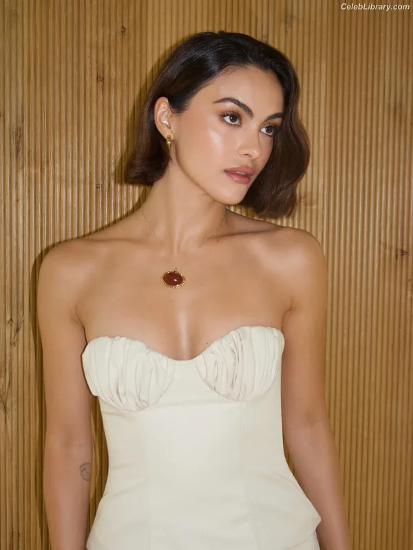 Camila Mendes photo 23 of 950
