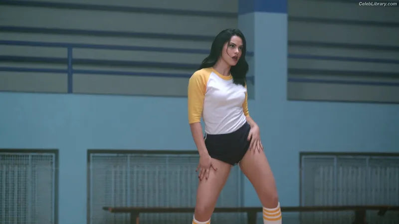 Camila Mendes photo 4 of 950