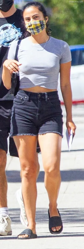 Camila Mendes photo 7 of 950