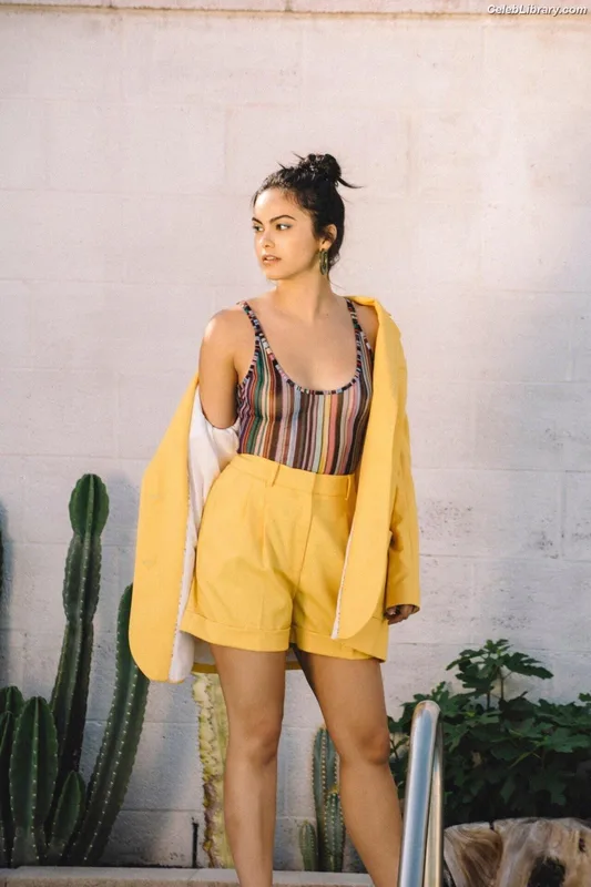 Camila Mendes photo 8 of 950