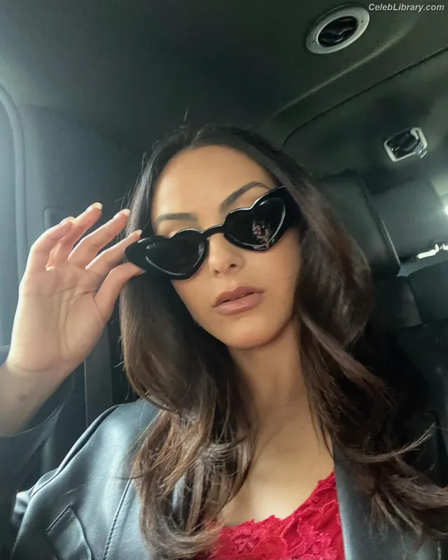 Camila Mendes photo 15 of 950