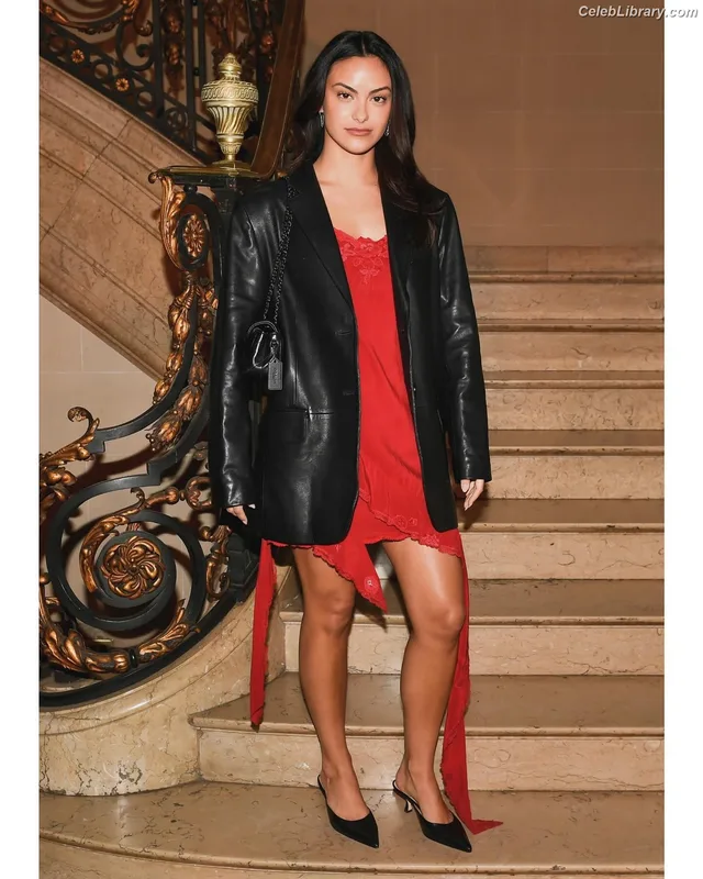 Camila Mendes photo 16 of 950