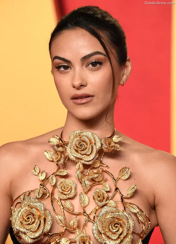 Camila Mendes photo 4 of 950