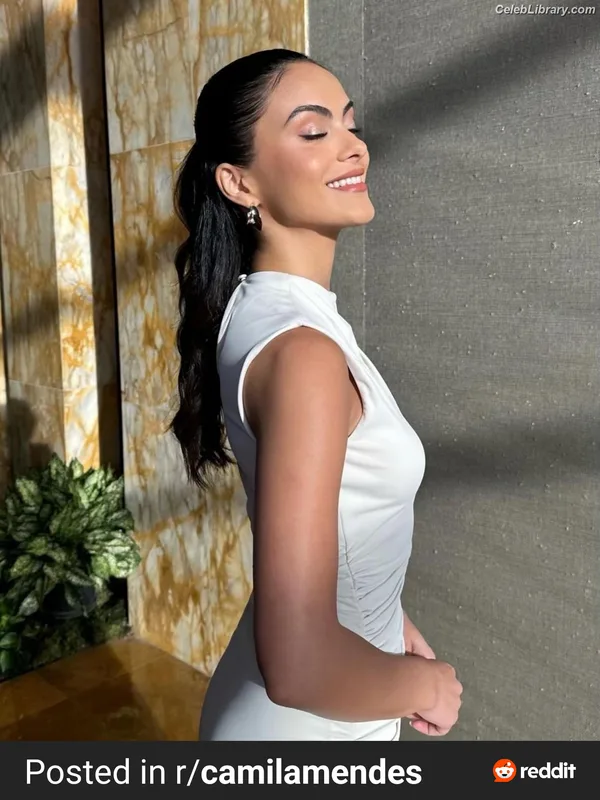 Camila Mendes photo 13 of 950