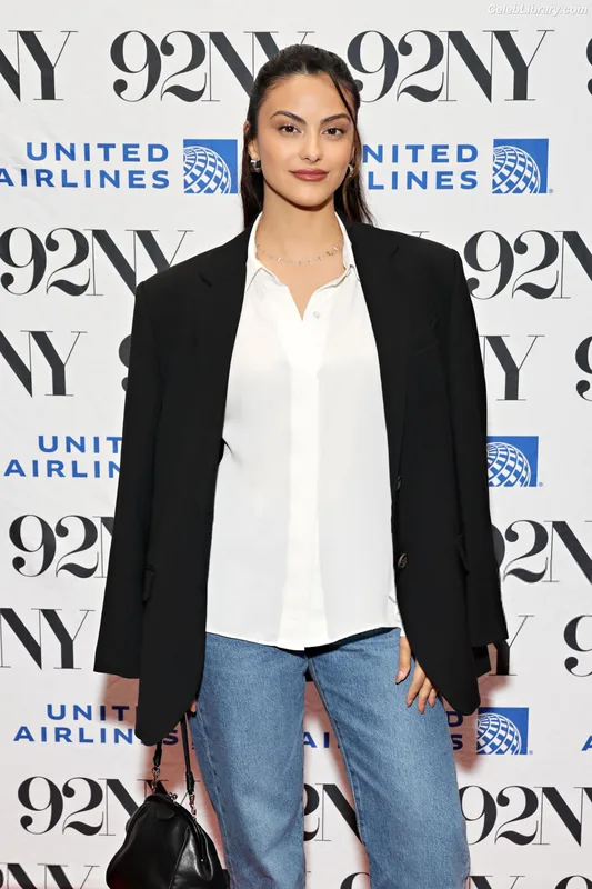 Camila Mendes photo 15 of 950