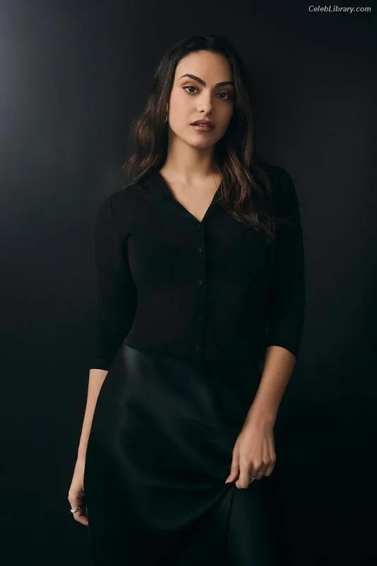 Camila Mendes photo 22 of 950