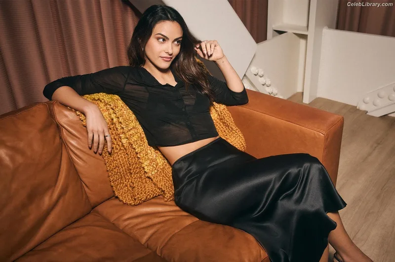 Camila Mendes photo 23 of 950
