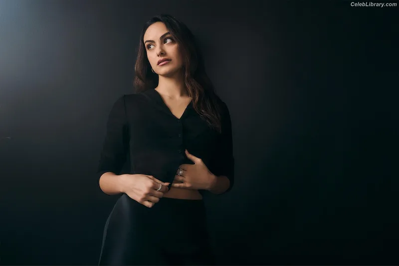 Camila Mendes photo 24 of 950