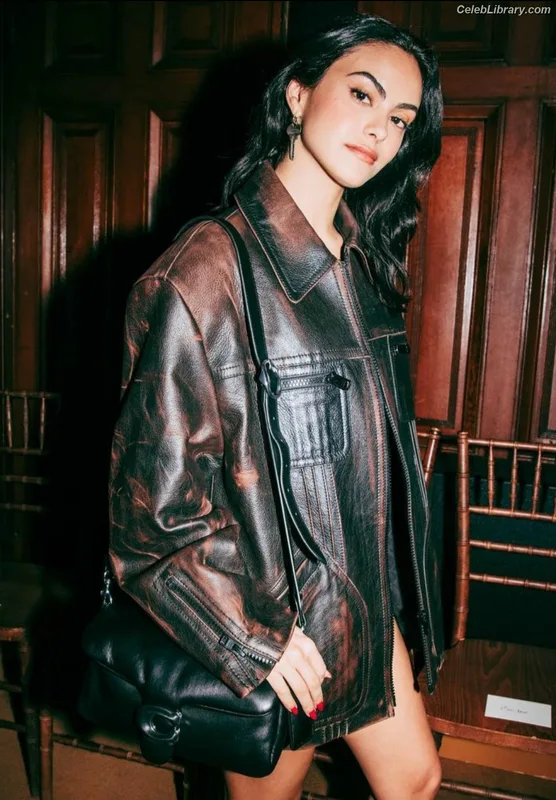 Camila Mendes photo 9 of 950