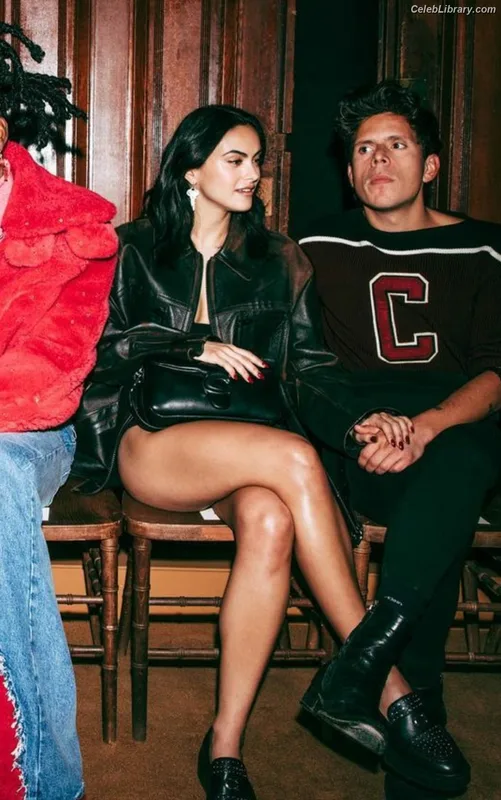 Camila Mendes photo 11 of 950