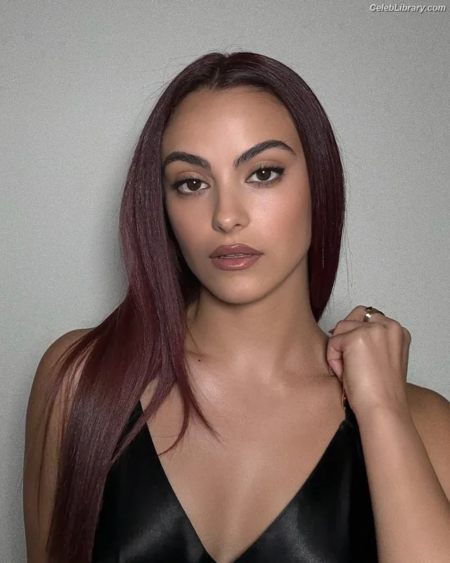 Camila Mendes photo 15 of 950