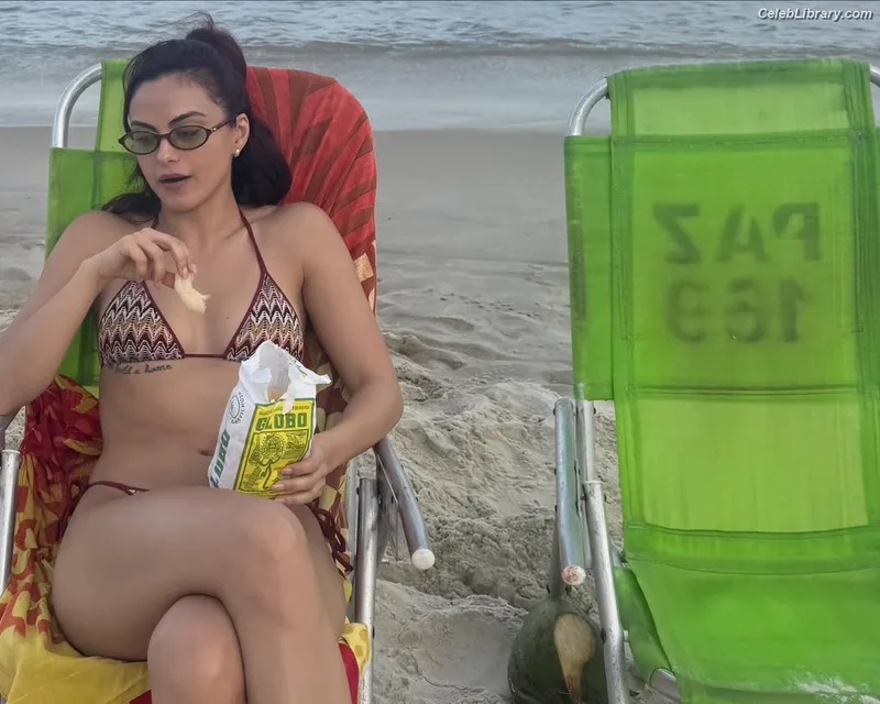 Camila Mendes photo 17 of 950